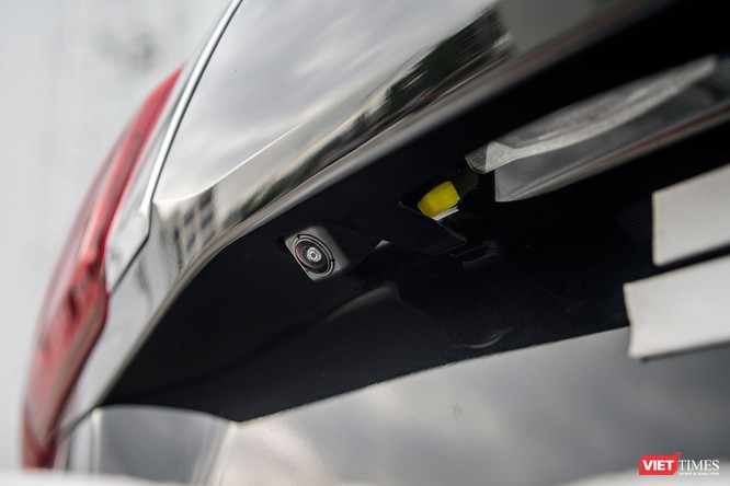 Soi chi tiết mẫu Mitsubishi Outlander lắp ráp trong nước vừa ra mắt ảnh 13