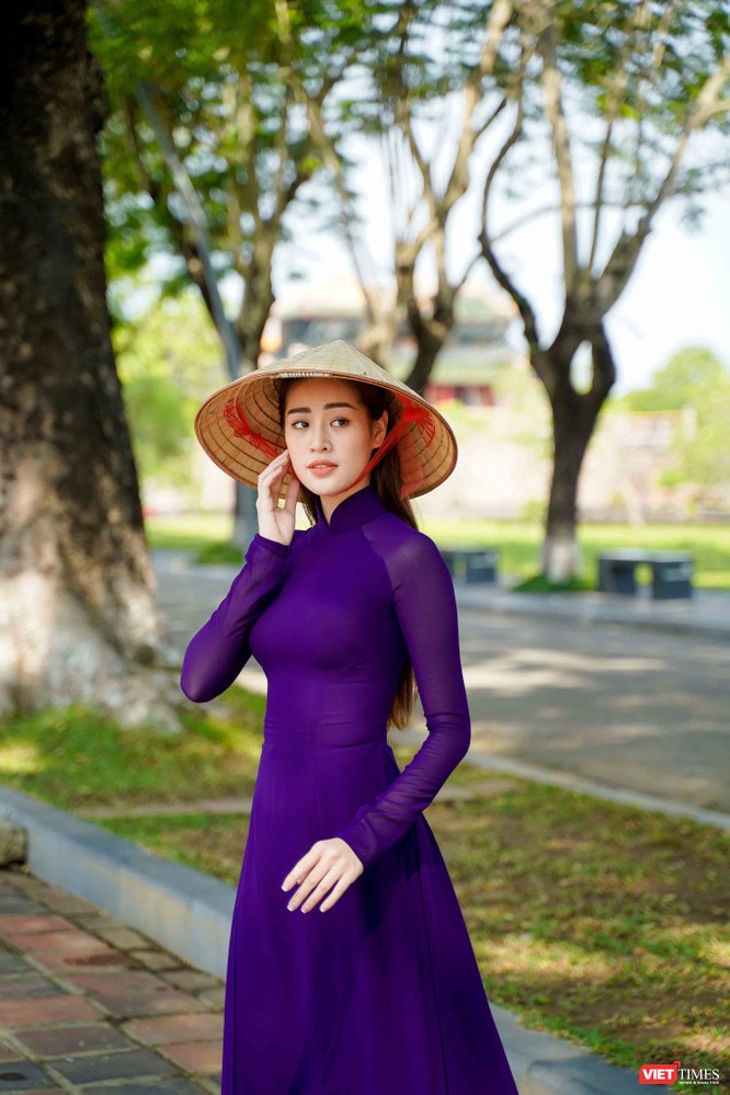 Hoa hậu Khánh Vân bắt chước bà Tân Vlog làm video thưởng thức tô bún “siêu to” ảnh 5