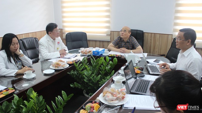TS Nguyễn Huy Quang - Vụ trưởng Vụ Pháp chế - Bộ Y tế phát biểu trong cuộc họp, đề nghị BV Truyền máu Huyết học TP.HCM xem xét sự việc một cách tổng thể, phòng ngừa khủng hoảng quản lý, pháp lý