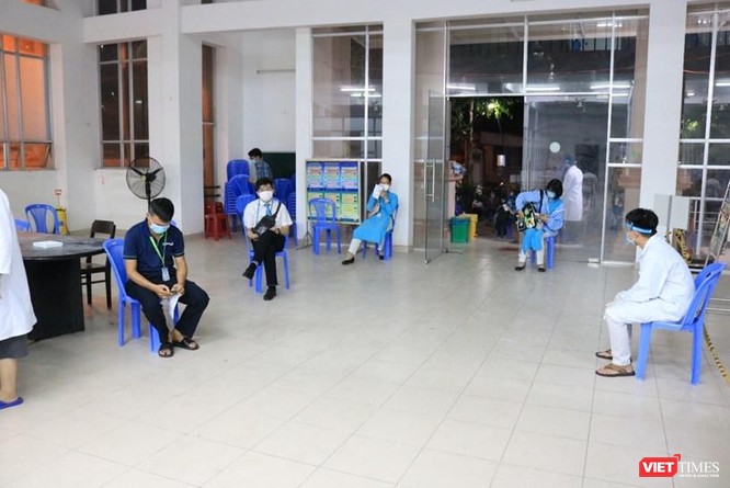 Phong toả khu dân cư 2.000 người, tiếp tục xét nghiệm 7.300 nhân viên sân bay Tân Sơn Nhất ảnh 1