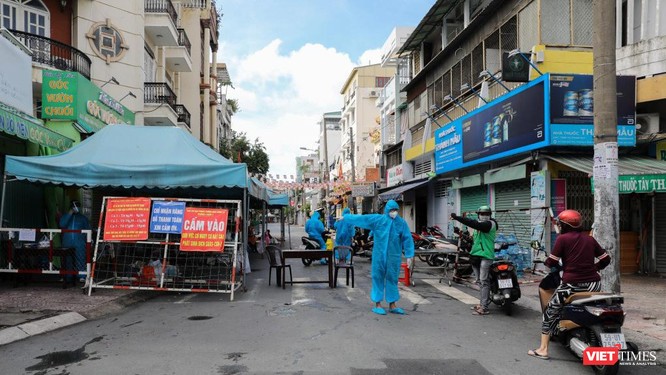 TP.HCM đã qua đỉnh dịch, chuẩn bị mở cửa, động viên người dân không tự ý về quê ảnh 3