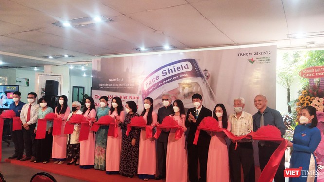 “Sài Gòn ngoan cường” của nhiếp ảnh gia Nguyễn Á khiến người đọc rơi lệ ảnh 5