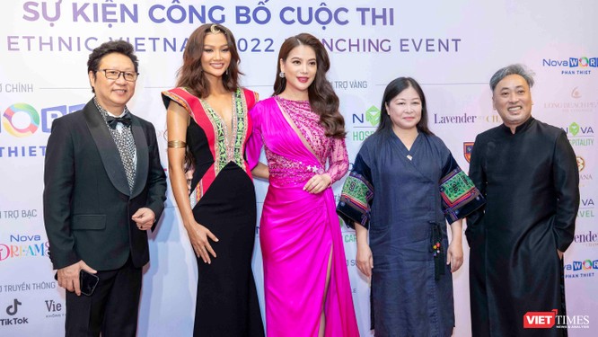 Miss Earth 2021 bất ngờ xuất hiện, làm giám khảo cuộc thi Hoa hậu các Dân tộc Việt Nam 2022 ảnh 1