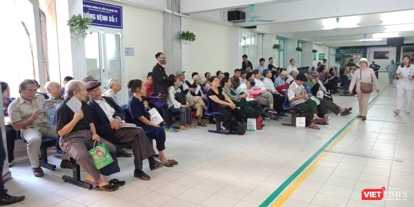 Hà Nội: Hàng trăm người dân đi khám bệnh mạch vành miễn phí ảnh 1