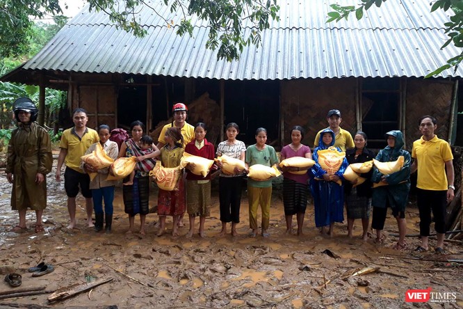 Gần 70 tấn hàng cứu trợ đồng bào lũ lụt miền Trung được Vietnam Post vận chuyển miễn phí ảnh 6