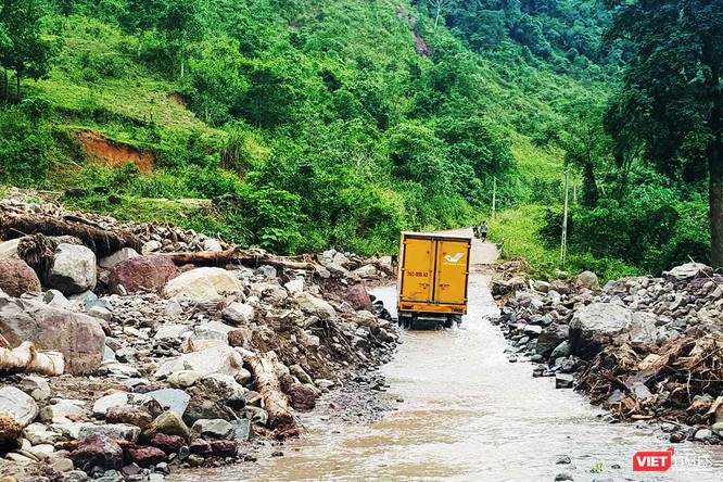 Gần 70 tấn hàng cứu trợ đồng bào lũ lụt miền Trung được Vietnam Post vận chuyển miễn phí ảnh 2