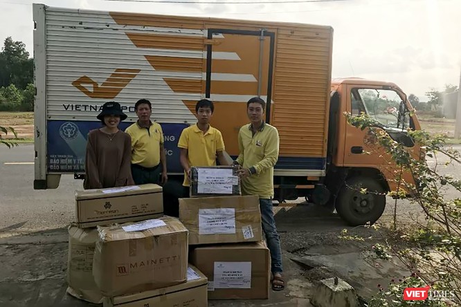 Gần 70 tấn hàng cứu trợ đồng bào lũ lụt miền Trung được Vietnam Post vận chuyển miễn phí ảnh 3