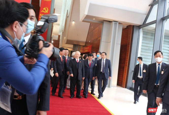 Chùm ảnh: Tổng Bí thư Nguyễn Phú Trọng chủ trì buổi họp báo đầu tiên của Đại hội Đảng khoá XIII ảnh 8