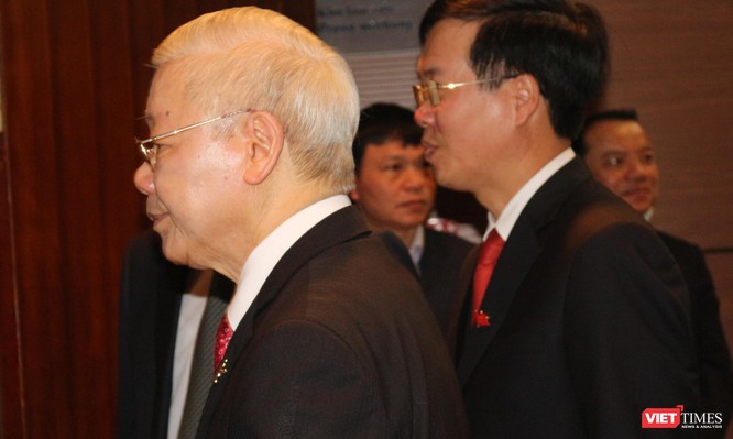 Chùm ảnh: Tổng Bí thư Nguyễn Phú Trọng chủ trì buổi họp báo đầu tiên của Đại hội Đảng khoá XIII ảnh 3