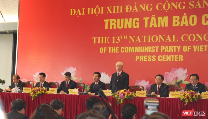 Chùm ảnh: Tổng Bí thư Nguyễn Phú Trọng chủ trì buổi họp báo đầu tiên của Đại hội Đảng khoá XIII ảnh 6