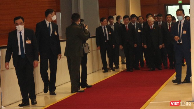 Chùm ảnh: Tổng Bí thư Nguyễn Phú Trọng chủ trì buổi họp báo đầu tiên của Đại hội Đảng khoá XIII ảnh 1