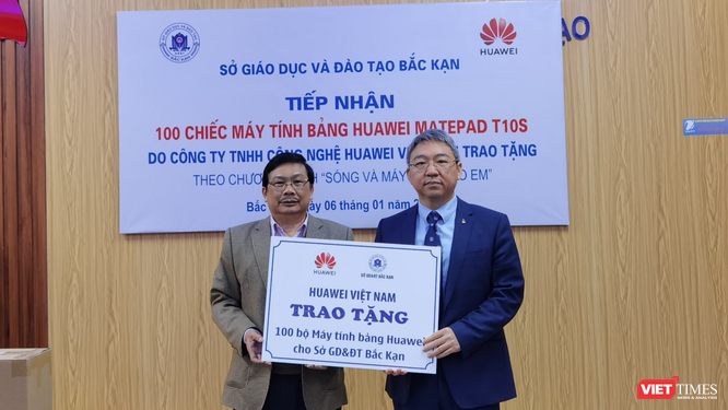 Huawei Việt Nam tặng hơn 150 laptop, tablet và hỗ trợ thắp sáng cho hàng trăm thầy trò vùng sâu ảnh 1