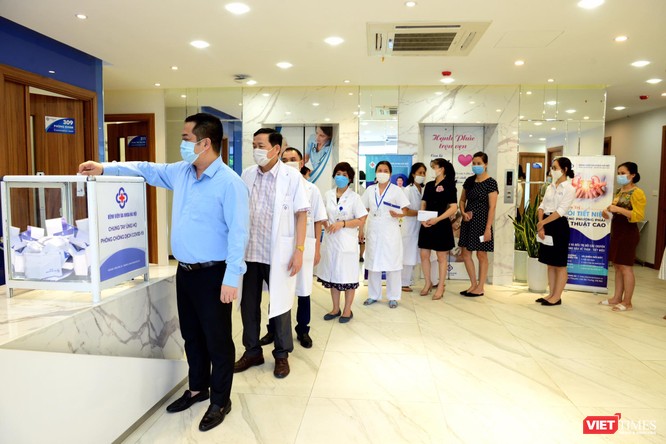 Bệnh viện Đa khoa Hà Nội lập chốt kiểm dịch quyết tâm ngăn chặn COVID-19 ảnh 4