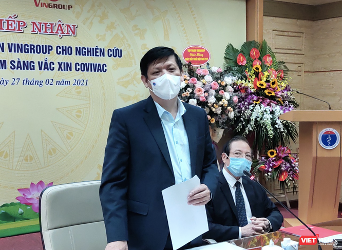 Vì sao Việt Nam vừa đặt mua vaccine phòng COVID-19 ở nước ngoài, vừa phát triển vaccine trong nước? ảnh 1