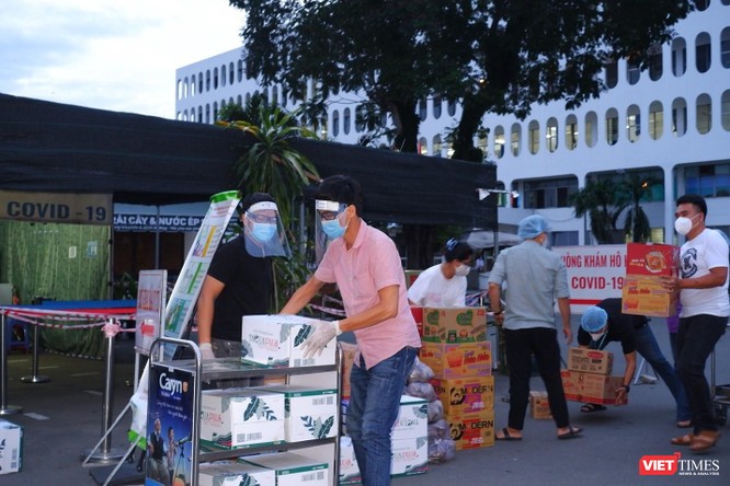 64 nhân viên y tế mắc COVID-19, TP.HCM tăng cường các biện pháp bảo vệ bệnh viện ảnh 1
