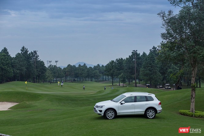 Volkswagen tặng 2 xe cho golfer trúng giải Hole In One tại Việt Nam ảnh 1