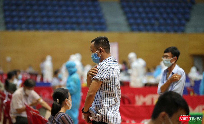 Ảnh: Đà Nẵng ngày đầu tiêm vaccine COVID-19 Spikevax trong cộng đồng ảnh 27