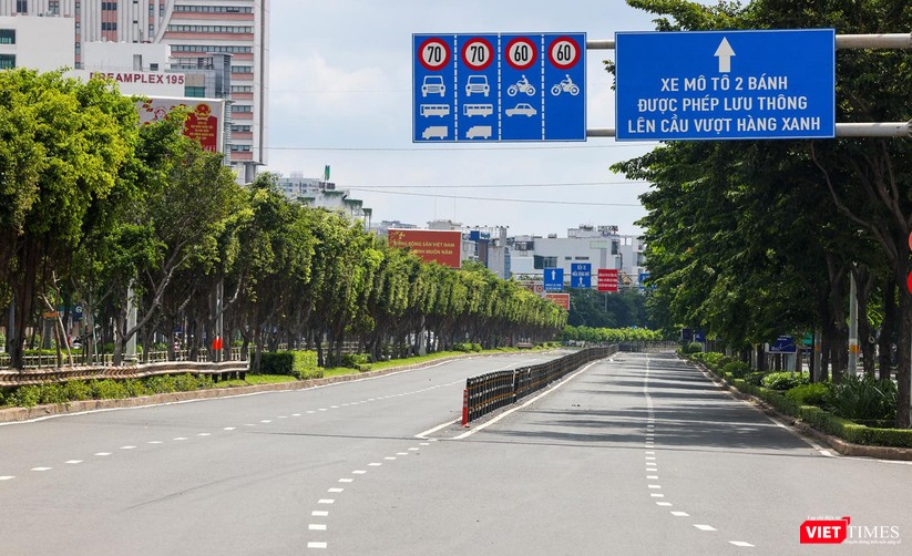 Ảnh: Ngày đầu TP HCM thực hiện giãn cách tuyệt đối “ai ở đâu thì ở yên đấy” ảnh 23
