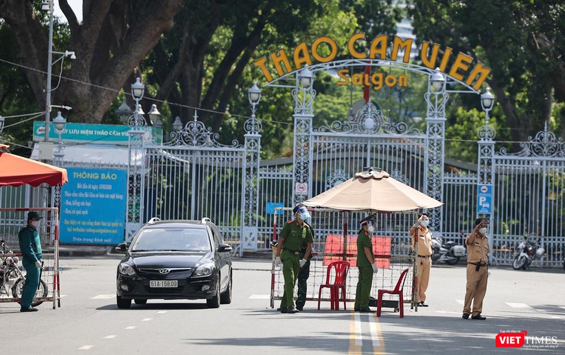Ảnh: Ngày đầu TP HCM thực hiện giãn cách tuyệt đối “ai ở đâu thì ở yên đấy” ảnh 1
