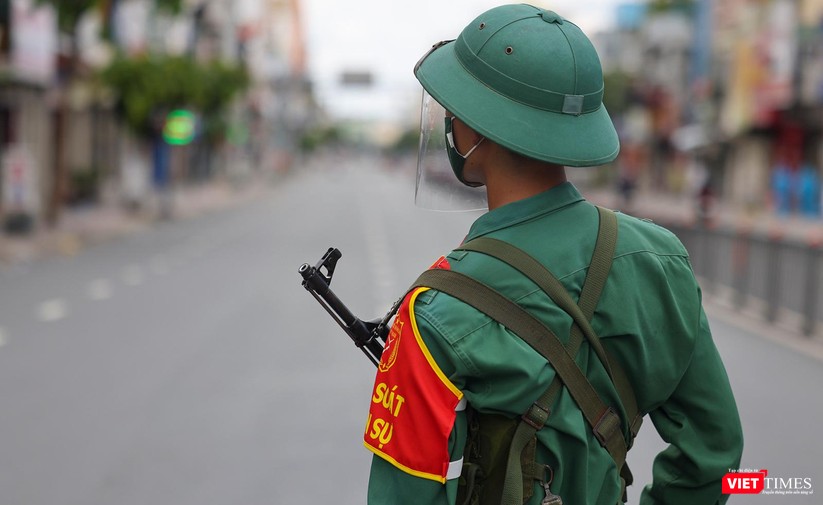 Ảnh: Ngày đầu TP HCM thực hiện giãn cách tuyệt đối “ai ở đâu thì ở yên đấy” ảnh 18