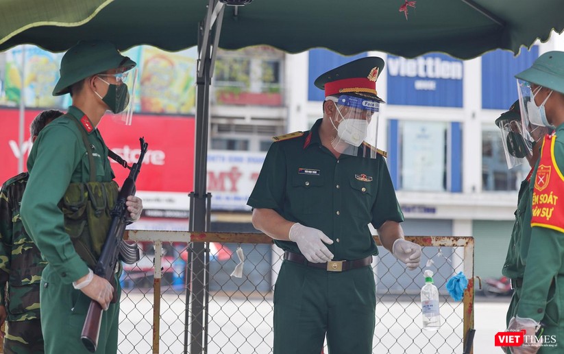Ảnh: Ngày đầu TP HCM thực hiện giãn cách tuyệt đối “ai ở đâu thì ở yên đấy” ảnh 11