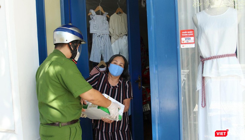 Ảnh: Khi các chiến sĩ công an ở Đà Nẵng vào vai “người vận chuyển” ảnh 15