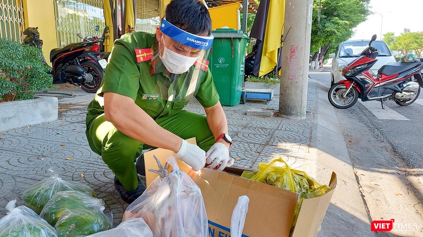 Ảnh: Khi các chiến sĩ công an ở Đà Nẵng vào vai “người vận chuyển” ảnh 4