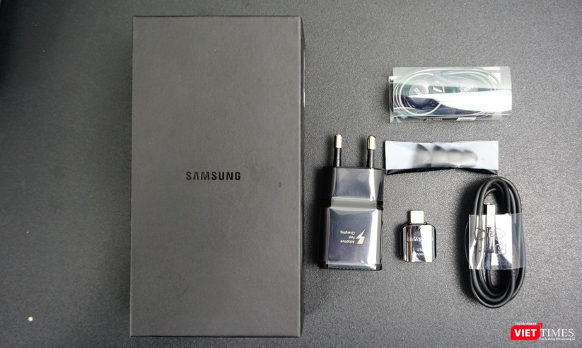 Mở hộp Galaxy S9+ phiên bản 256 GB duy nhất tại Việt Nam ảnh 1