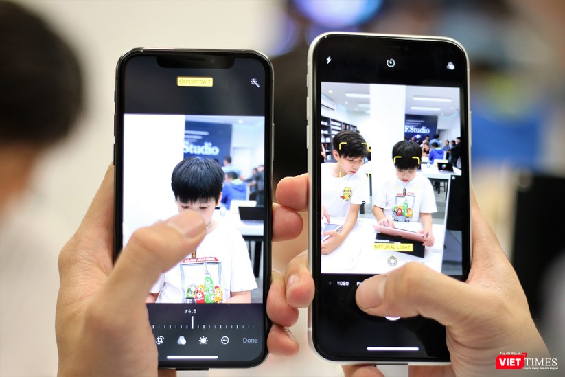 Hàng dài người xếp hàng lúc nửa đêm để mua iPhone XS và XR chính hãng ảnh 23