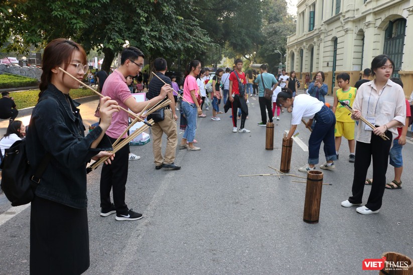 Hàng chục nghìn người chen chúc tham dự lễ hội văn hóa và ẩm thực Hàn - Việt tại phố đi bộ Hồ Gươm ảnh 25