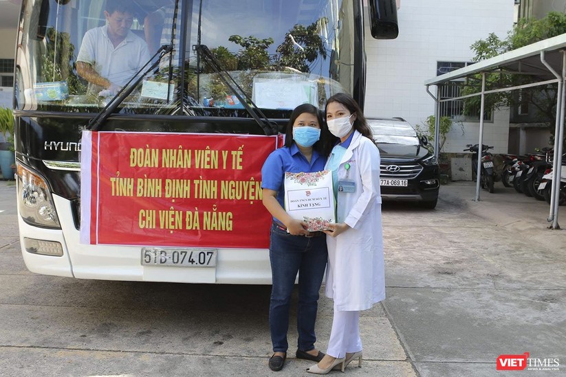 Ảnh: Đoàn cán bộ Y tế tỉnh Bình Định lên đường chi viện cho Đà Nẵng chống dịch COVID-19 ảnh 10