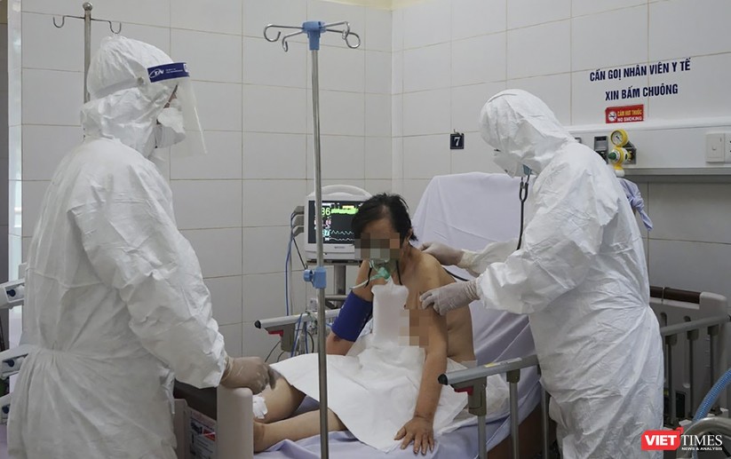Ảnh: Bên trong tâm “bão COVID-19” ở Bệnh viện Phổi Đà Nẵng ảnh 6