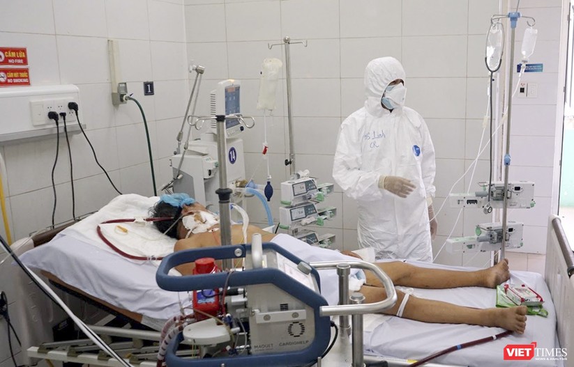 Ảnh: Bên trong tâm “bão COVID-19” ở Bệnh viện Phổi Đà Nẵng ảnh 4
