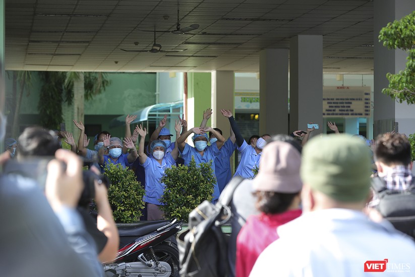 Ảnh: Chính thức dỡ bỏ lệnh phong tỏa đối với Bệnh viện Đà Nẵng ảnh 5