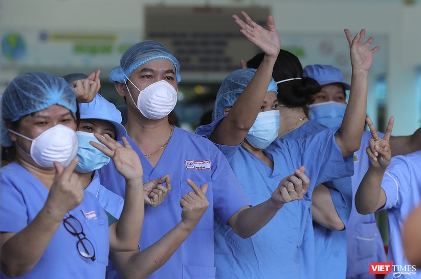Ảnh: Chính thức dỡ bỏ lệnh phong tỏa đối với Bệnh viện Đà Nẵng ảnh 7