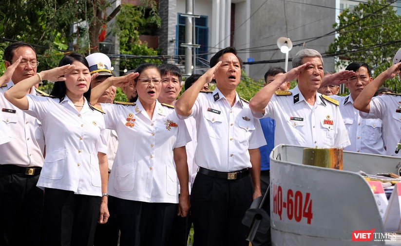 Ảnh: Xúc động lễ tưởng niệm 64 liệt sĩ Gạc Ma ở Đà Nẵng ảnh 8