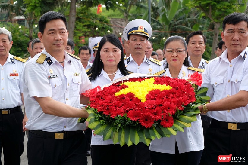 Ảnh: Xúc động lễ tưởng niệm 64 liệt sĩ Gạc Ma ở Đà Nẵng ảnh 11
