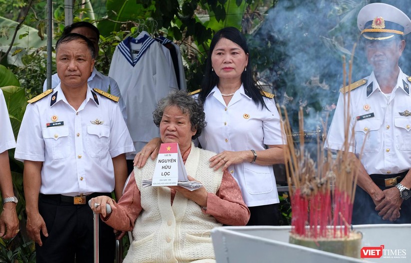 Ảnh: Xúc động lễ tưởng niệm 64 liệt sĩ Gạc Ma ở Đà Nẵng ảnh 13