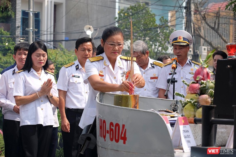 Ảnh: Xúc động lễ tưởng niệm 64 liệt sĩ Gạc Ma ở Đà Nẵng ảnh 5