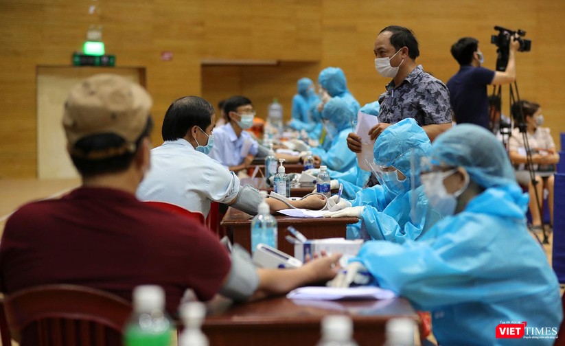 Ảnh: Đà Nẵng ngày đầu tiêm vaccine COVID-19 Spikevax trong cộng đồng ảnh 9