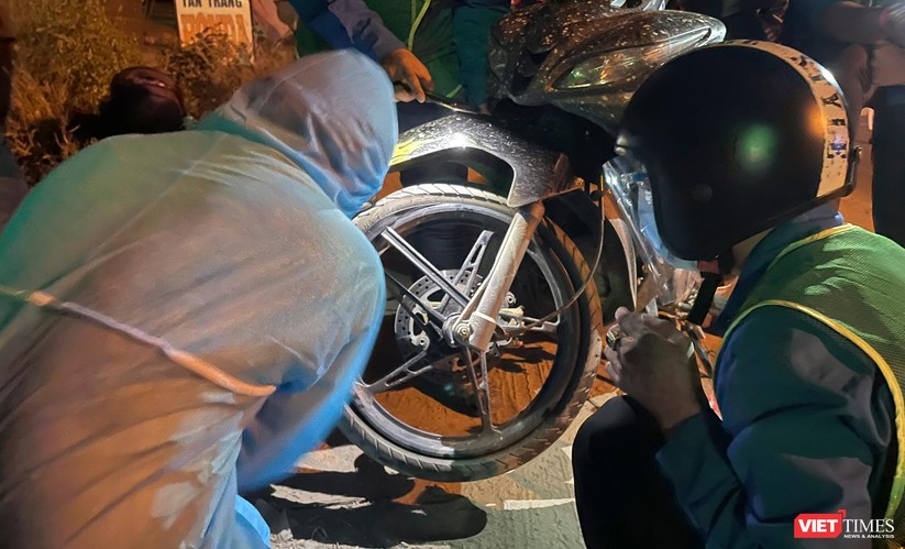 Ảnh: Đội sinh viên tình nguyện Đà Nẵng xuyên đêm tiếp sức người dân đi xe máy về quê tránh dịch ảnh 9