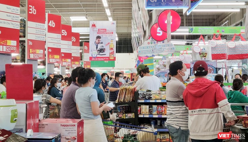 Đà Nẵng: Người dân đổ xô “vét sạch” siêu thị, sau thông tin TP có thể phong tỏa cứng trong 7 ngày ảnh 12