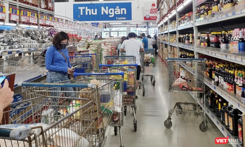 Đà Nẵng: Người dân đổ xô “vét sạch” siêu thị, sau thông tin TP có thể phong tỏa cứng trong 7 ngày ảnh 13