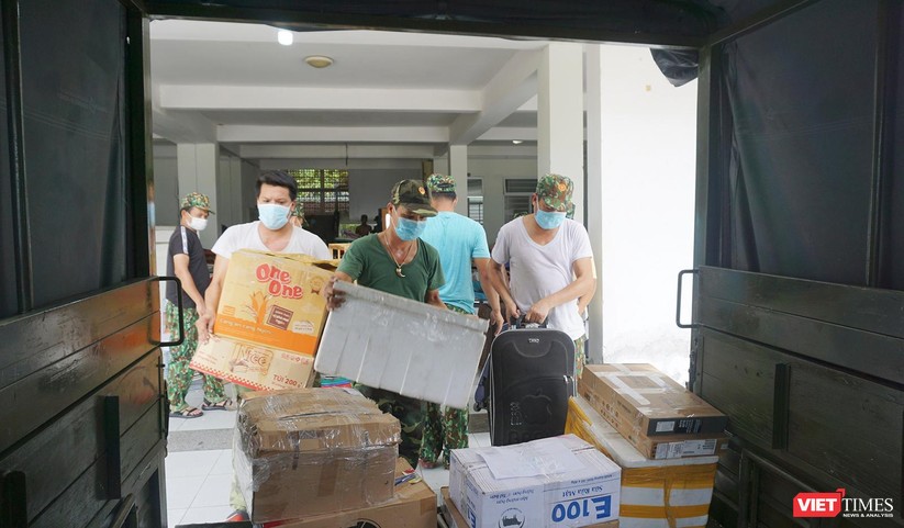 Ảnh: Quân đội khẩn trương dọn dẹp, chuyển ký túc xá thành bệnh viện dã chiến 2.000 giường ở Đà Nẵng ảnh 12