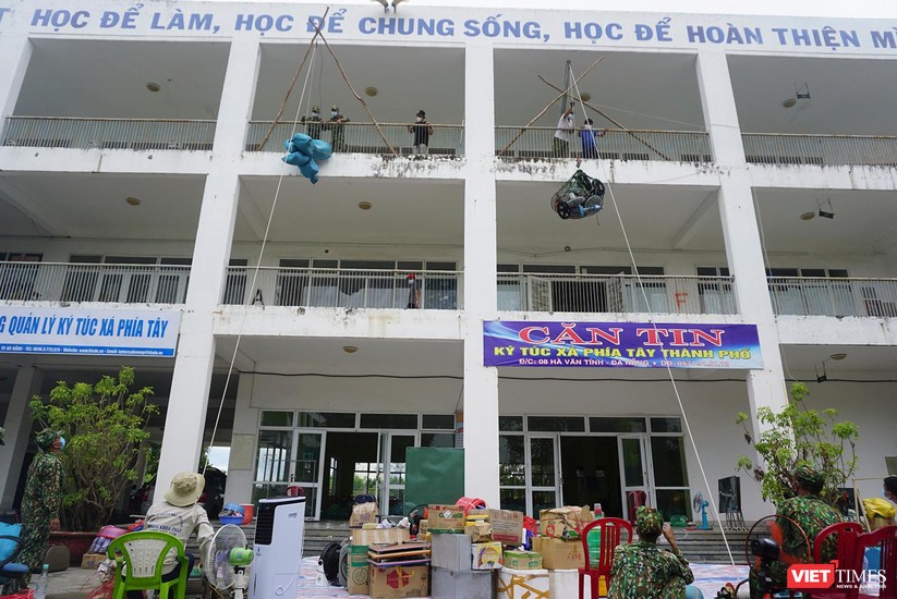 Ảnh: Quân đội khẩn trương dọn dẹp, chuyển ký túc xá thành bệnh viện dã chiến 2.000 giường ở Đà Nẵng ảnh 3