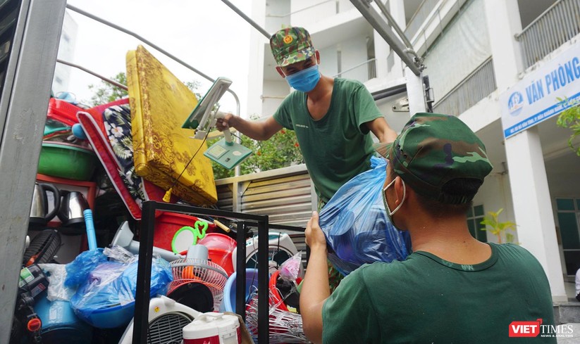 Ảnh: Quân đội khẩn trương dọn dẹp, chuyển ký túc xá thành bệnh viện dã chiến 2.000 giường ở Đà Nẵng ảnh 11