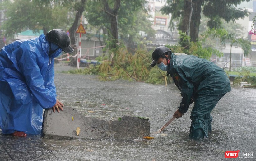 Cập nhật bão số 5 ở Đà Nẵng: Mưa lớn, gió giật mạnh, nhiều tuyến đường ngập nặng ảnh 8
