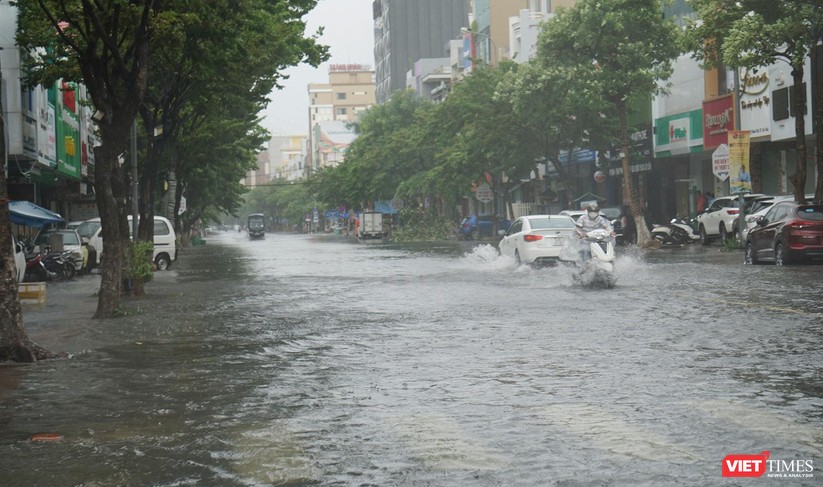 Cập nhật bão số 5 ở Đà Nẵng: Mưa lớn, gió giật mạnh, nhiều tuyến đường ngập nặng ảnh 2