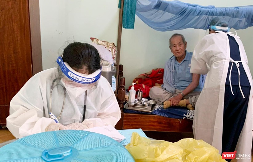Ảnh: Đà Nẵng triển khai tiêm vaccine COVID-19 tại nhà cho người cao tuổi ở Đà Nẵng ảnh 6