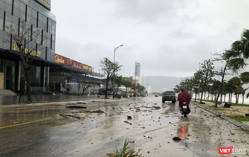 Clip: Đà Nẵng ra sao sau “trận càn” của siêu bão Noru? ảnh 14